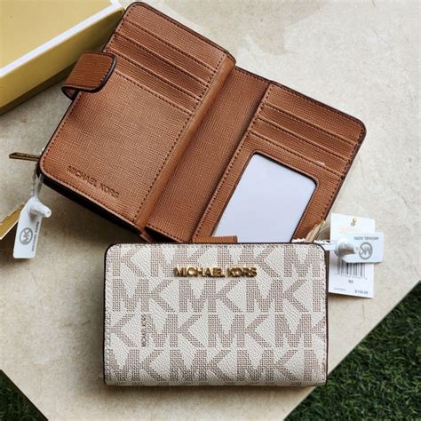 michael kors jet set travel medium bifold zip coin wallet